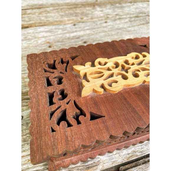 Vintage Cut Out Wood Box Two Toned Wood - Picture 8 of 9